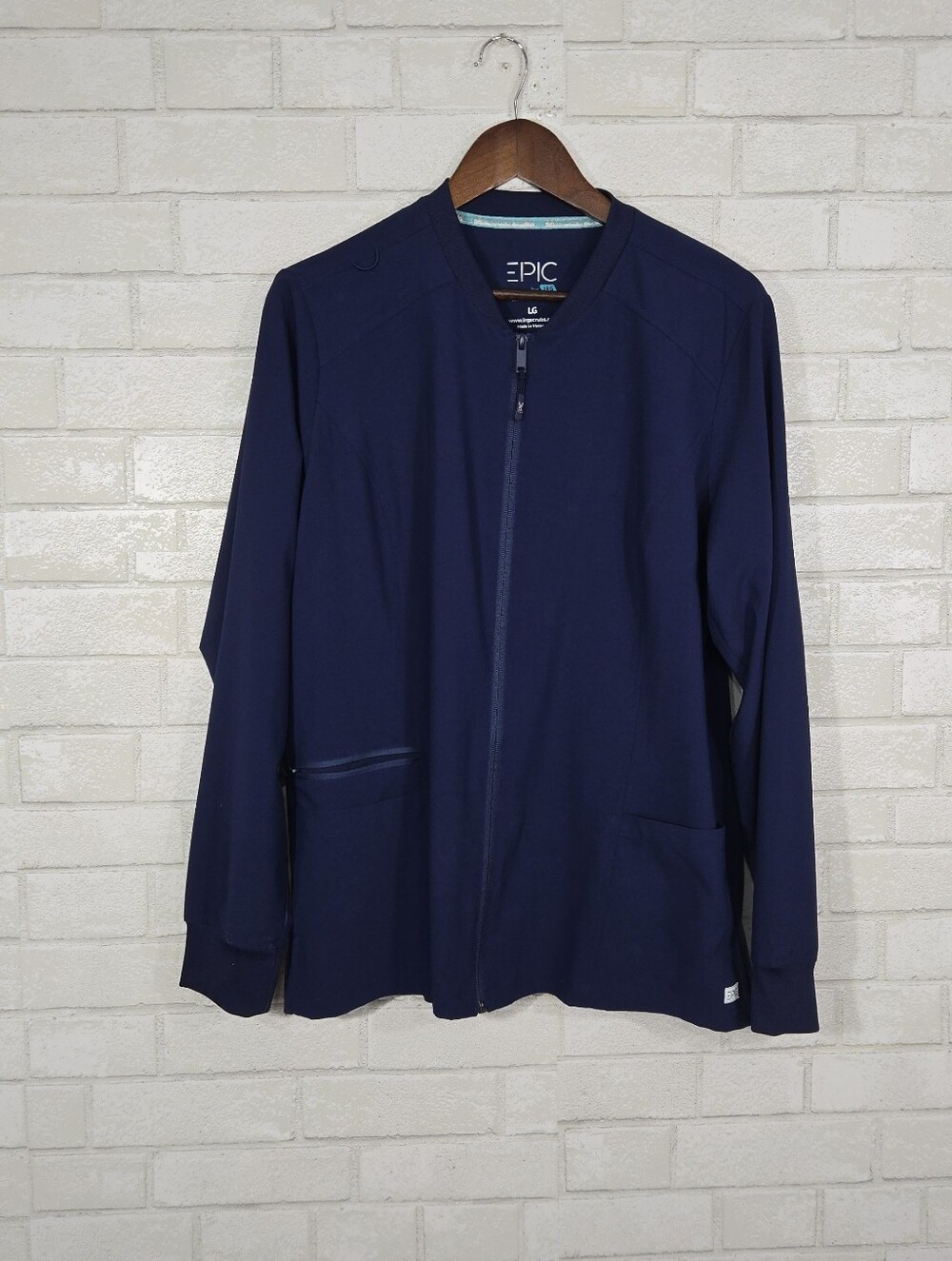 Epic by IRG *like new* scrub jacket - Picture 2 of 14